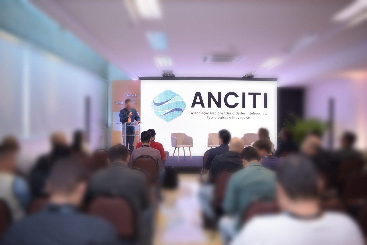 Apresentação da Tecno it no Smart Gov Centro-Oeste da Anciti, em Goiânia, em junho de 2023