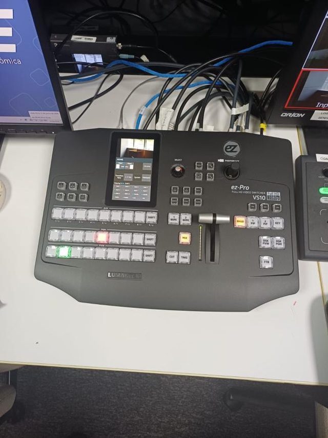 Mesa de corte de vídeo usada nas transmissões do plenário do CADE
