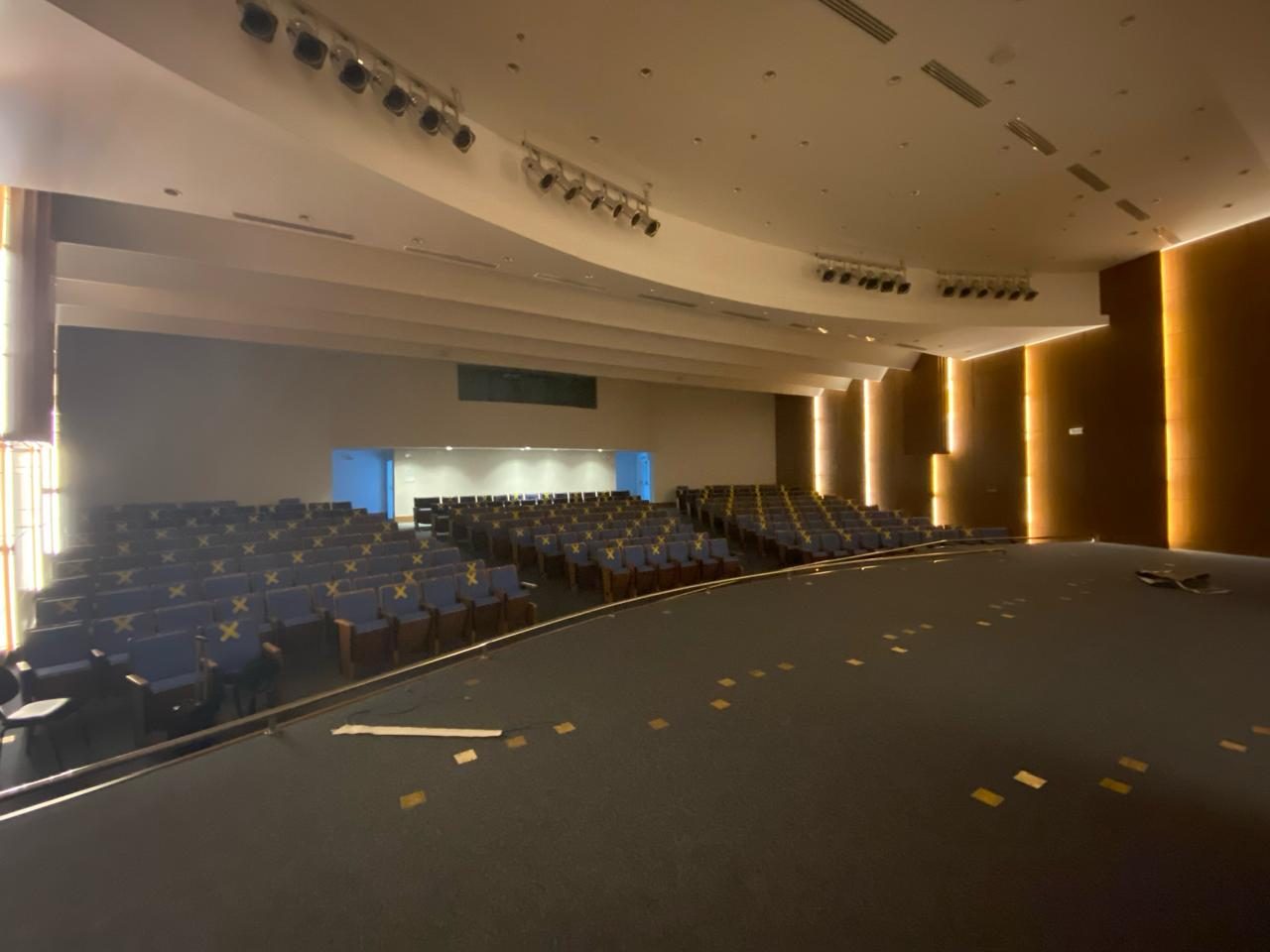 Palco do auditório do TRT-17